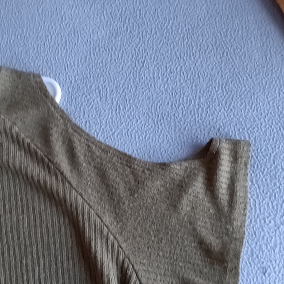 Divided Top - Picture 4 of 4